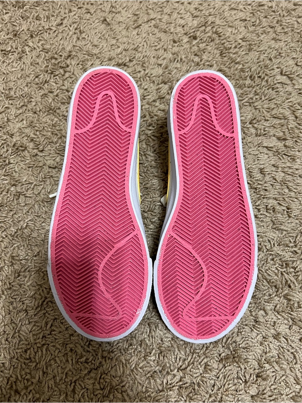 Youth 6 Nike shoes - Picture 3 of 6